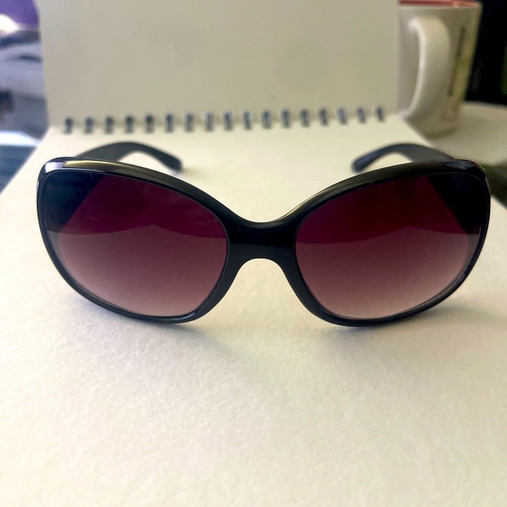 Oscar De Le Renta Sunglasses Black Oversize / Purple Gradient Lens Mod 1206 002